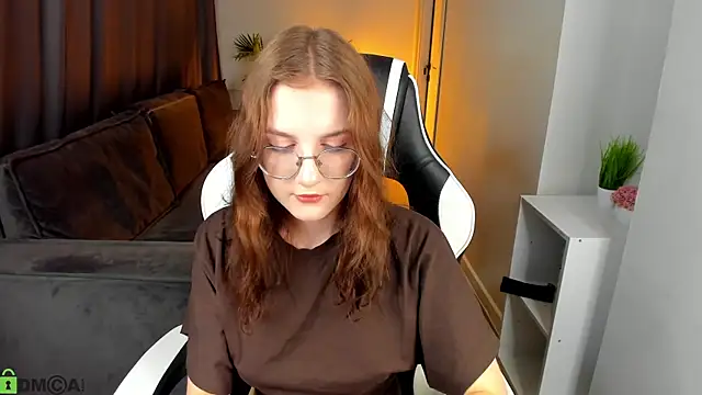 Snapshot of Madeli_nova chatting on 04.06.26 Madeli nova online show from 04.06.26