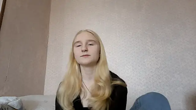 Snapshot of ForwentSeat chatting on 04.02.26 ForwentSeat online show from 04.02.26