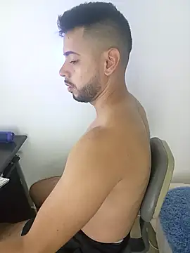 Snapshot of AidenGreyHot chatting on 04.10.26 AidenGreyHot online show from 04.10.26