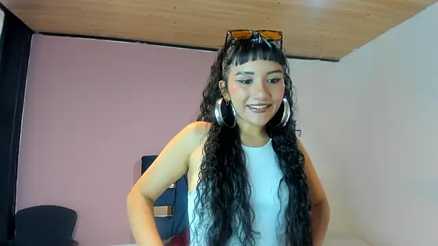 Hanna Clark   online show from 07.18.26