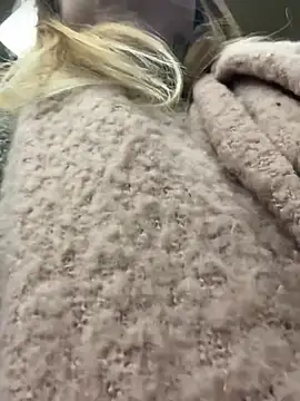 Snapshot of Cute_Mia69 chatting on 04.08.26 Cute Mia69 online show from 04.08.26