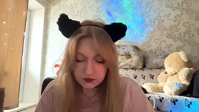 Snapshot of SilenttTide chatting on 04.02.26 SilenttTide online show from 04.02.26