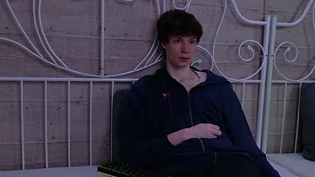 Snapshot of EdwardHogan chatting on 04.03.26 EdwardHogan online show from 04.03.26