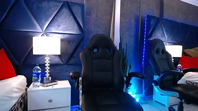 Snapshot of SiriusNoir chatting on 04.08.26 SiriusNoir online show from 04.08.26