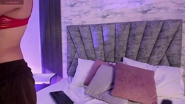 Snapshot of Shashadeluxe chatting on 04.03.26 Shashadeluxe online show from 04.03.26