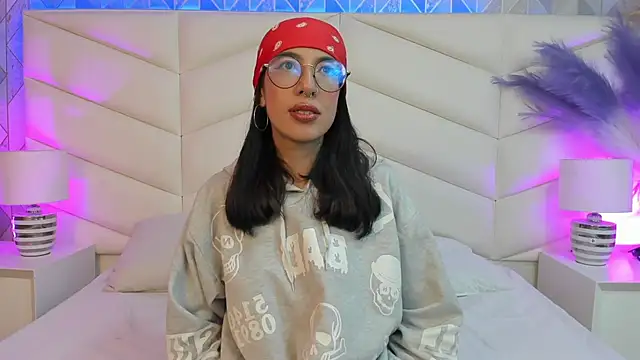 Snapshot of selene_meyer chatting on 04.02.26 selene meyer online show from 04.02.26