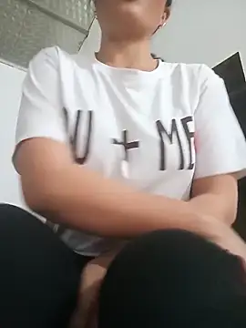 Snapshot of anhhuyen1 chatting on 04.02.26 anhhuyen1 online show from 04.02.26