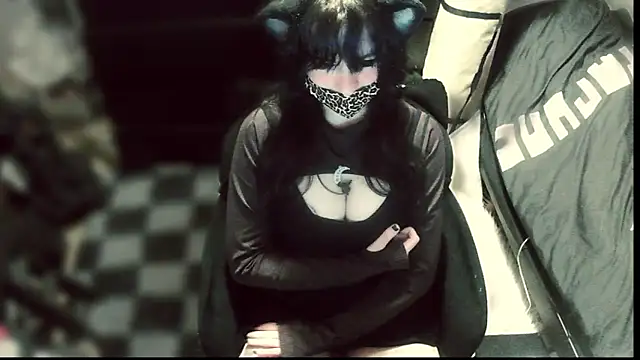 Snapshot of ErroneousMeow chatting on 04.02.26 ErroneousMeow online show from 04.02.26