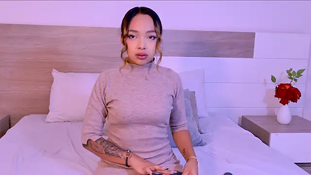 Snapshot of LaraBelmon chatting on 04.11.26 LaraBelmon online show from 04.11.26