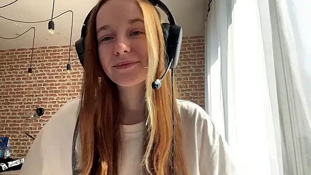 Snapshot of ElinRima chatting on 04.04.26 ElinRima online show from 04.04.26