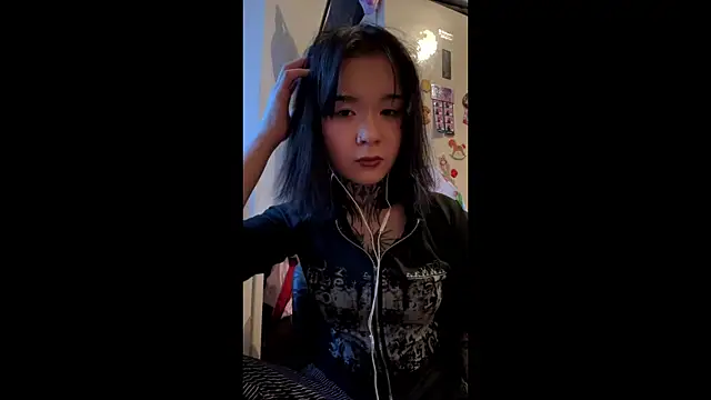 Snapshot of Juliou_ chatting on 04.03.26 Juliou online show from 04.03.26