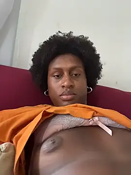 Snapshot of cremelyy chatting on 04.02.26 cremelyy online show from 04.02.26