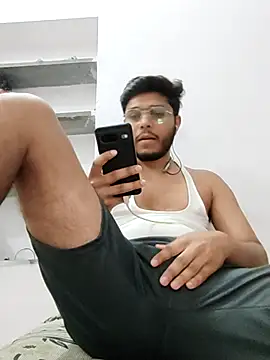 Snapshot of b0yzxx chatting on 04.02.26 b0yzxx online show from 04.02.26