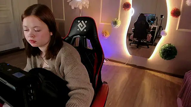 Snapshot of Astra_Shade chatting on 04.07.26 Astra Shade online show from 04.07.26