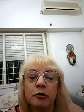 Snapshot of MatureElegantWidow chatting on 04.05.26 MatureElegantWidow online show from 04.05.26