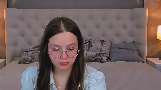 Snapshot of SYDNEY_DIAMONDS chatting on 04.05.26 SYDNEY DIAMONDS online show from 04.05.26