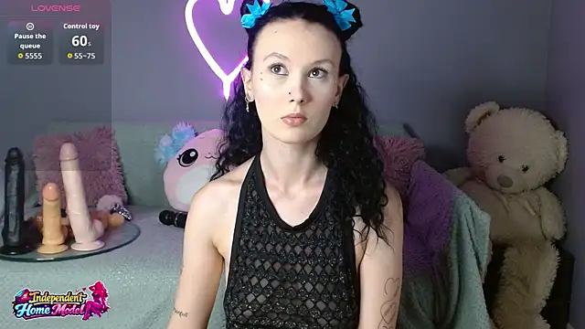 Snapshot of Bea_doll chatting on 06.18.26 Bea doll online show from 06.18.26