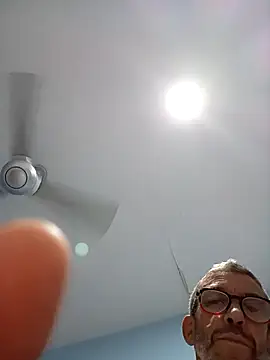 Snapshot of chris-sbh11 chatting on 04.03.26 chris-sbh11 online show from 04.03.26