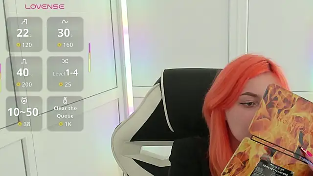 Snapshot of NightLeaf chatting on 04.08.26 NightLeaf online show from 04.08.26