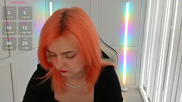 Snapshot of NightLeaf chatting on 04.10.26 NightLeaf online show from 04.10.26