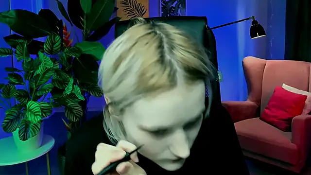 Snapshot of MicheleMarsh chatting on 04.04.26 MicheleMarsh online show from 04.04.26