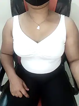 Snapshot of cute-bird- chatting on 04.03.26 cute-bird- online show from 04.03.26