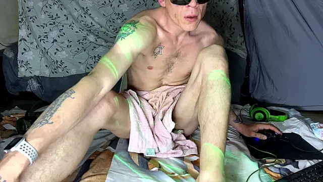 Snapshot of Lulituns chatting on 04.04.26 Lulituns online show from 04.04.26