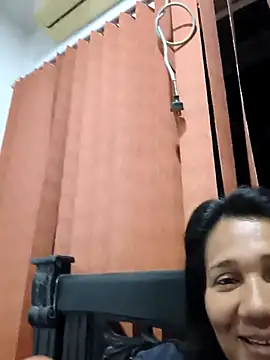 Snapshot of FuegolatinaX chatting on 04.04.26 FuegolatinaX online show from 04.04.26