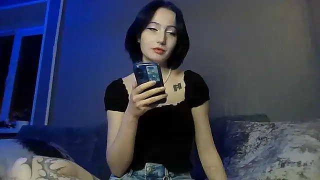 Snapshot of Alechka chatting on 04.05.26 Alechka online show from 04.05.26