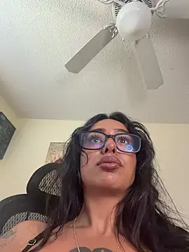 Snapshot of Controllercutie chatting on 04.07.26 Controllercutie online show from 04.07.26