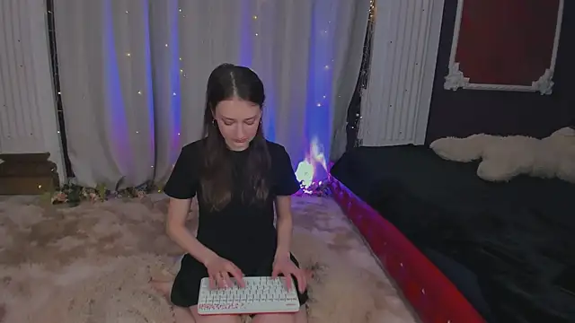 Snapshot of _SummerLila chatting on 04.12.26 SummerLila online show from 04.12.26