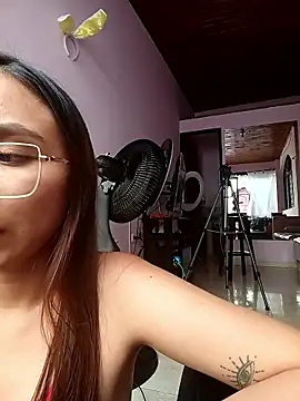 Snapshot of Leticia_Hinkley_ chatting on 04.18.26 Leticia Hinkley online show from 04.18.26
