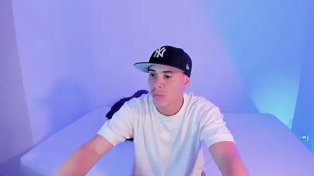 Snapshot of Axel__fierro chatting on 04.06.26 Axel fierro online show from 04.06.26