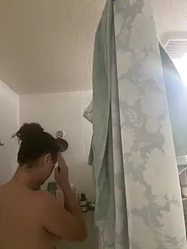 Snapshot of BratTezz chatting on 04.06.26 BratTezz online show from 04.06.26