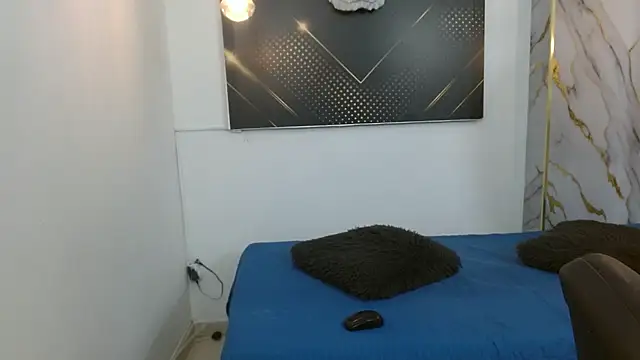 Snapshot of GoldenDesireX_ chatting on 04.17.26 GoldenDesireX online show from 04.17.26