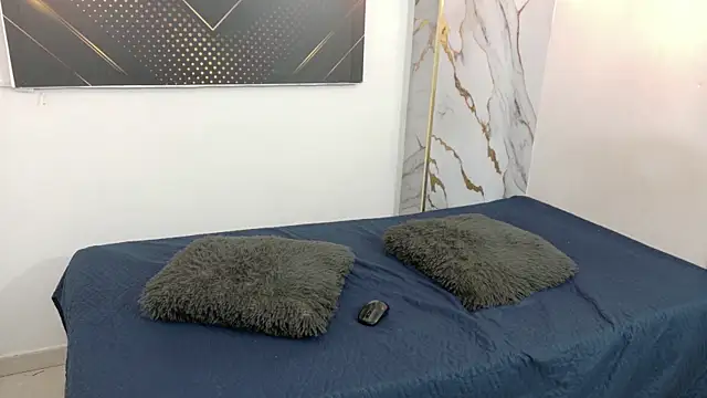 Snapshot of GoldenDesireX_ chatting on 05.18.26 GoldenDesireX online show from 05.18.26