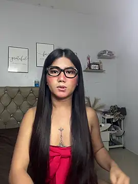 Snapshot of JassmineLove chatting on 04.15.26 JassmineLove online show from 04.15.26