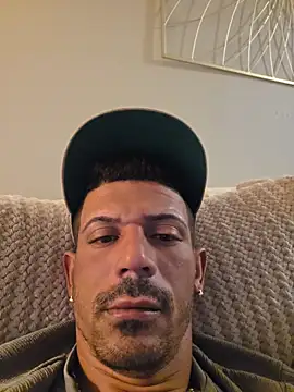 Snapshot of CubanFashion chatting on 04.05.26 CubanFashion online show from 04.05.26