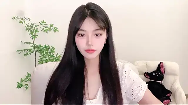 Snapshot of Kitteovo chatting on 05.16.26 Kitteovo online show from 05.16.26