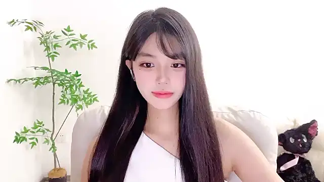 Snapshot of Kitteovo chatting on 05.18.26 Kitteovo online show from 05.18.26