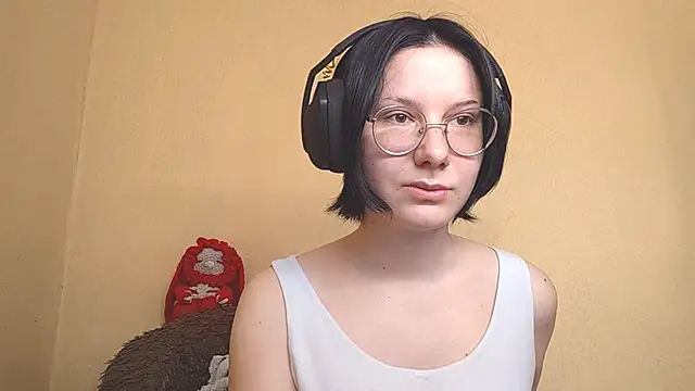 Snapshot of HighLense chatting on 04.06.26 HighLense online show from 04.06.26