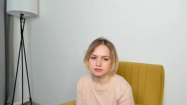 Snapshot of RoxieKaus chatting on 04.06.26 RoxieKaus online show from 04.06.26