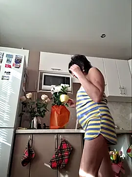 Snapshot of LaliaMia chatting on 03.22.25 LaliaMia online show from 03.22.25