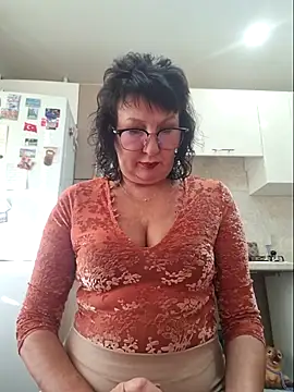 Snapshot of LaliaMia chatting on 09.16.25 LaliaMia online show from 09.16.25