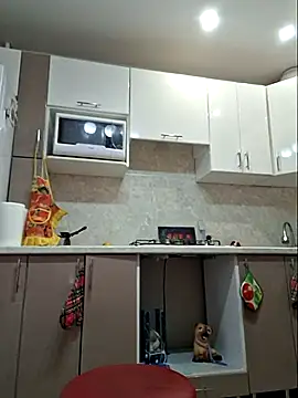 Snapshot of LaliaMia chatting on 10.19.25 LaliaMia online show from 10.19.25