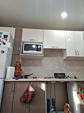 Snapshot of LaliaMia chatting on 10.27.25 LaliaMia online show from 10.27.25