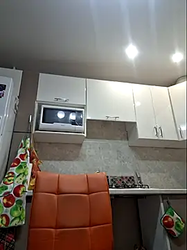 Snapshot of LaliaMia chatting on 11.18.25 LaliaMia online show from 11.18.25