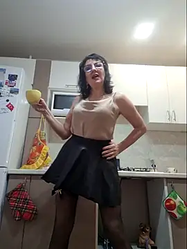 Snapshot of LaliaMia chatting on 11.30.25 LaliaMia online show from 11.30.25