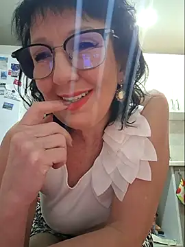 Snapshot of LaliaMia chatting on 12.04.25 LaliaMia online show from 12.04.25