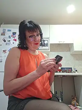 Snapshot of LaliaMia chatting on 12.14.25 LaliaMia online show from 12.14.25